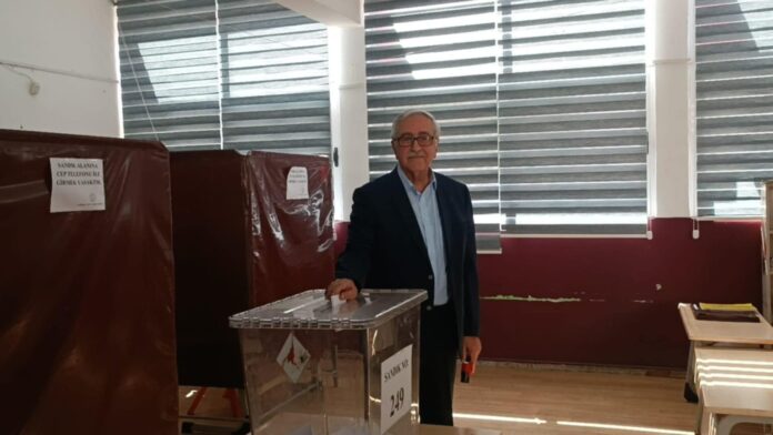 4'üncü Cumhurbaşkanı Mustafa Akıncı, oyunu kullandı