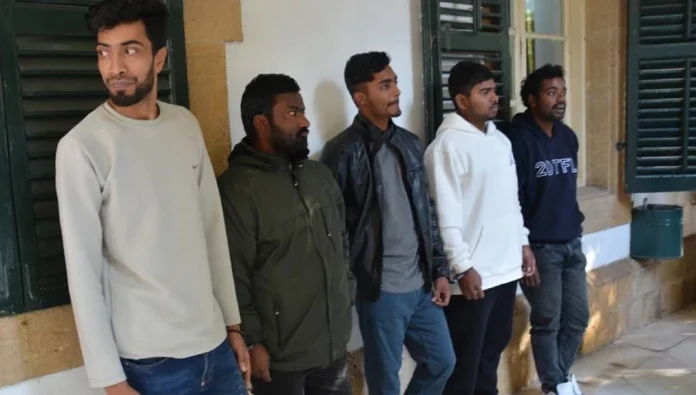 Ülkede izinsiz yaşam süren 11 kişi, 8 gün daha tutuklu kalacak