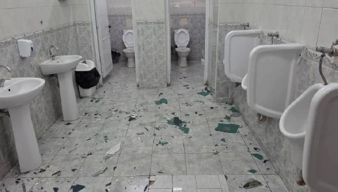 Posta Dairesi'nin arkasındaki umumi tuvalet vandalizm kurbanı oldu: Şahıs tutuklandı