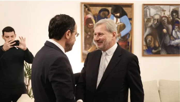 AB Temsilcisi Hahn, Nikos Hristodulidis ile görüştü: İrade varsa sonuç da vardır