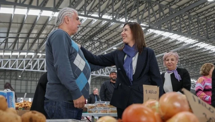 CTP Genel Başkanı Sıla Usar İncirli İskele’de esnaf ve pazarcılarla buluşarak sorunlarını dinledi