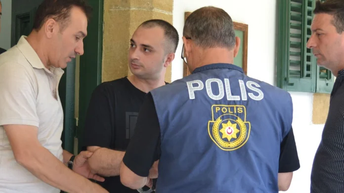 Annesinin odasına giren priz tamircisini bıçaklayıp kafa attı: 1 yıl 6 ay hapis