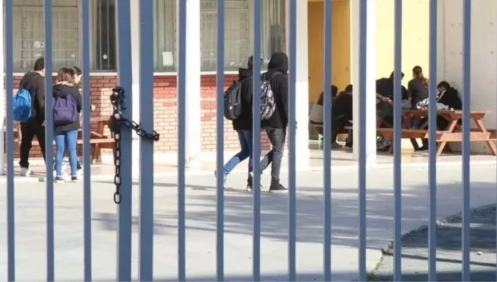 Güney Kıbrıs’ta okullarda din dersi ve sabah duası uygulaması yeniden gündemde