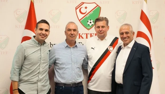 Alman Milletvekili Krah, KTFF’ye ziyaret ederek milli formayı giydi