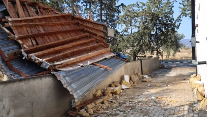 İskele’de fırtına hasarı: Altınova büyük zarar gördü
