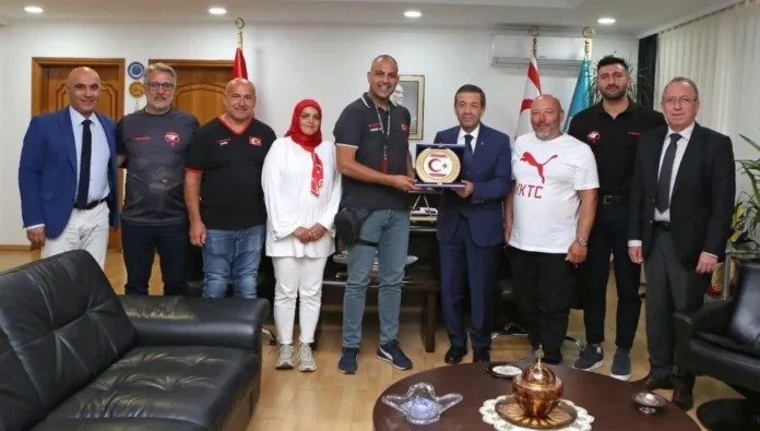 Ertuğruloğlu, Hollanda’dan KKTC’ye motosiklet turu düzenleyen T-Bikers heyetini kabul etti