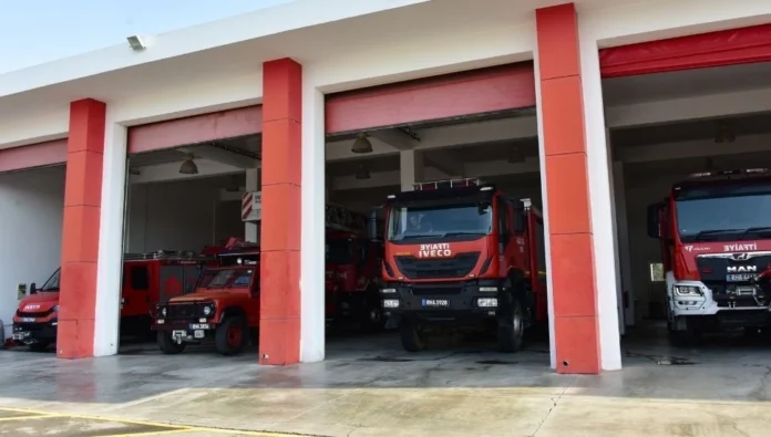 Girne’de iki araç yangını: Araçlarda hasar oluştu